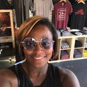 Meet your Posher, Joy